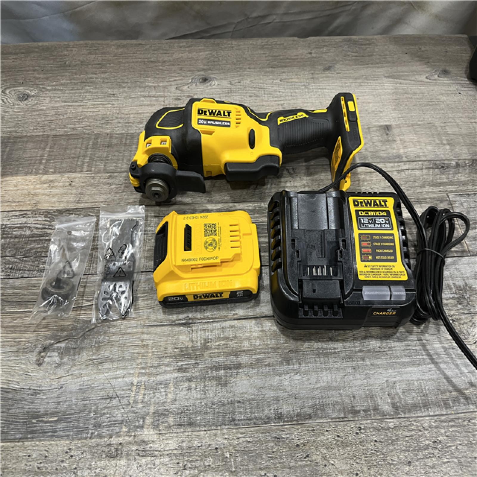 AS-IS DEWALT ATOMIC 20V MAX Cordless Brushless Oscillating Multi Tool Kit