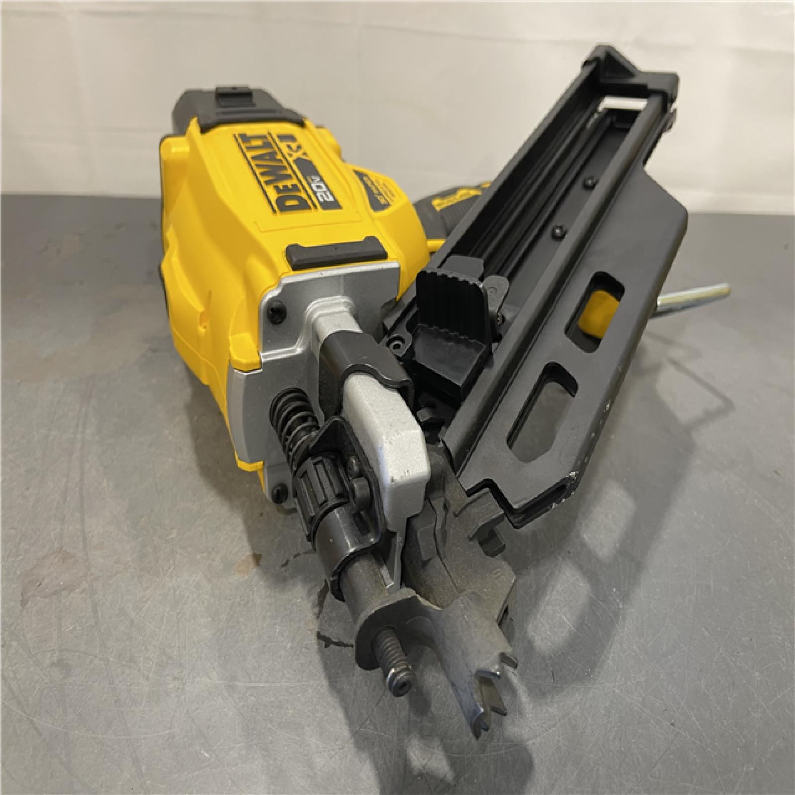 AS-IS - DEWALT 20-Volt 30° Cordless Framing Nailer