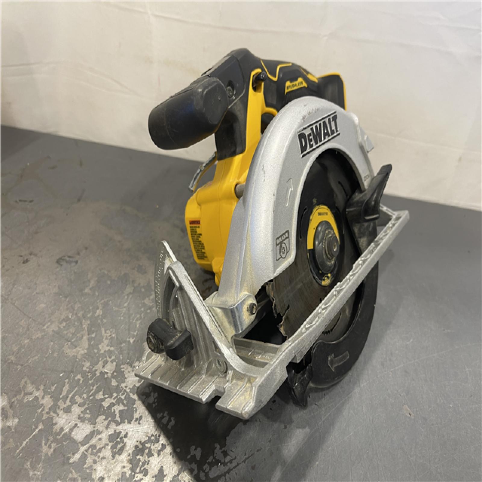 AS-IS - DeWALT 20V MAX Cordless Brushless 6-1/2 in. Sidewinder Style Circular Saw