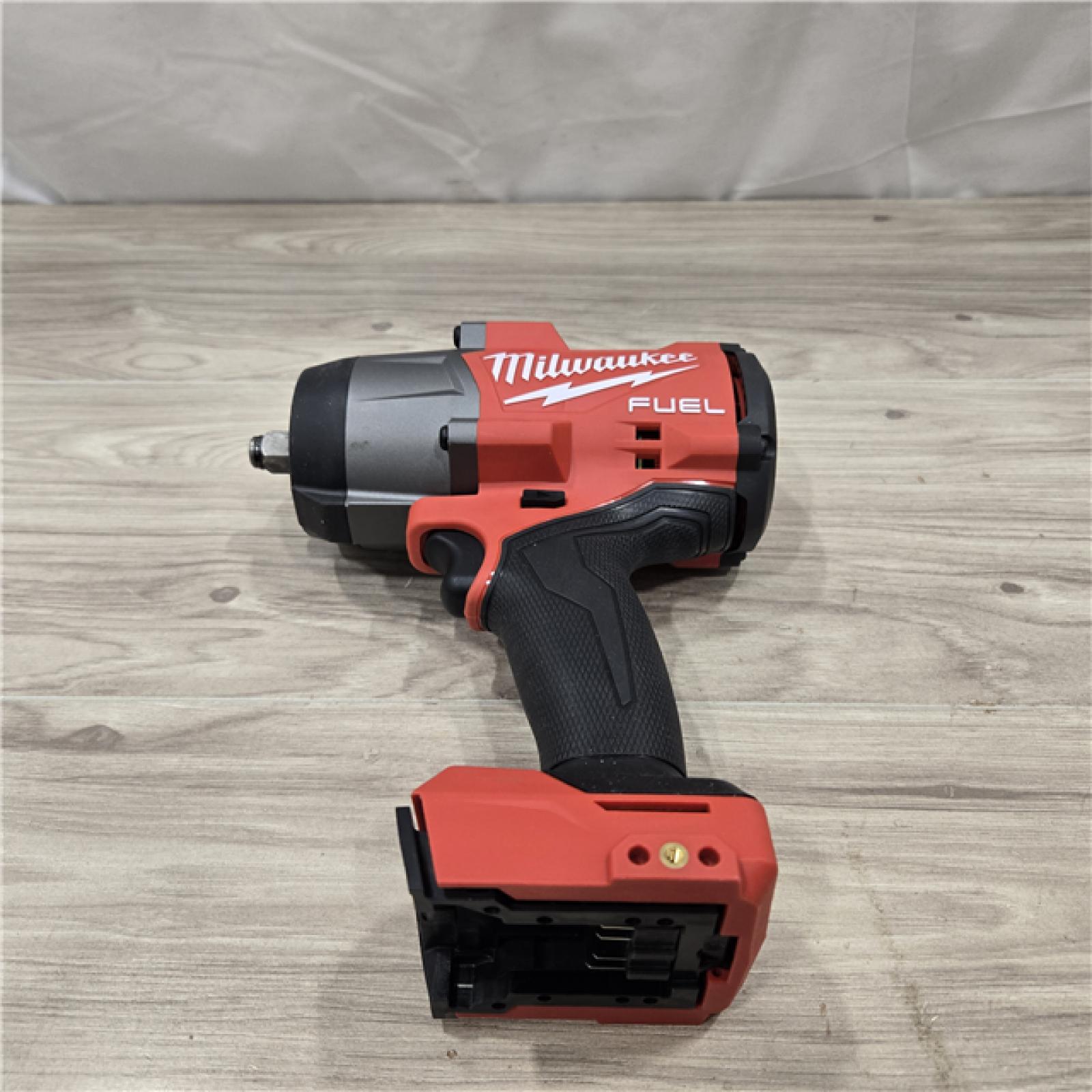 AS-IS Milwaukee M18 1/2 in. Cordless High Torque Impact Wrench Kit