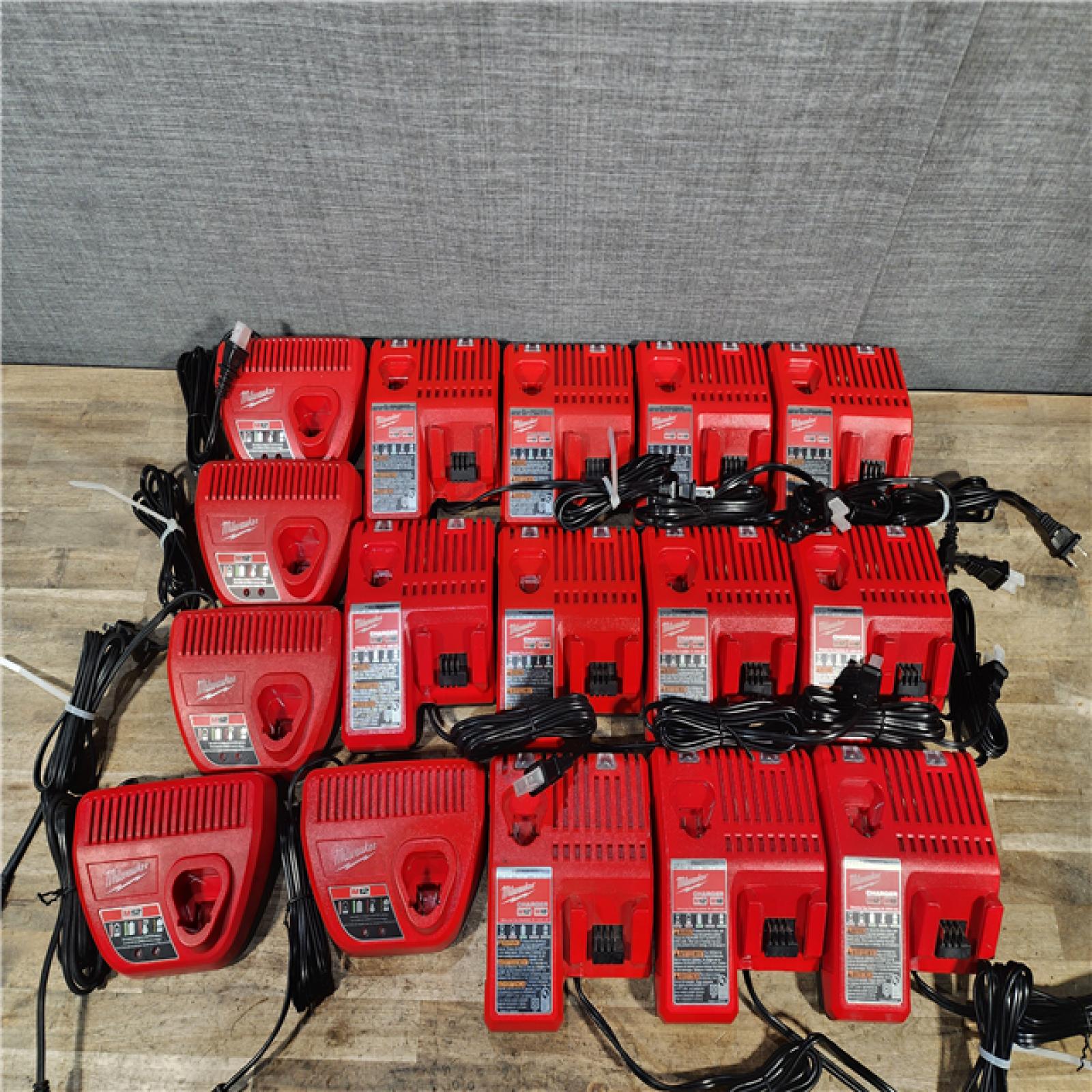 HOUSTON LOCATION - AS-IS MILWAUKEE BATTERY CHARGER PACK QTY - 16