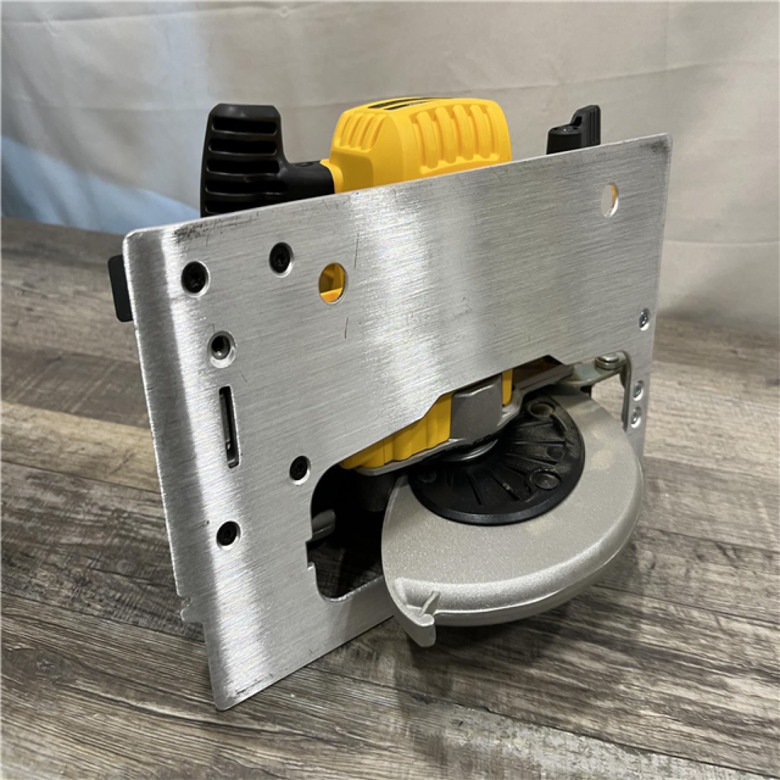 AS-IS DEWALT  20V MAX XR Cordless Brushless Circular Saw (Tool Only)
