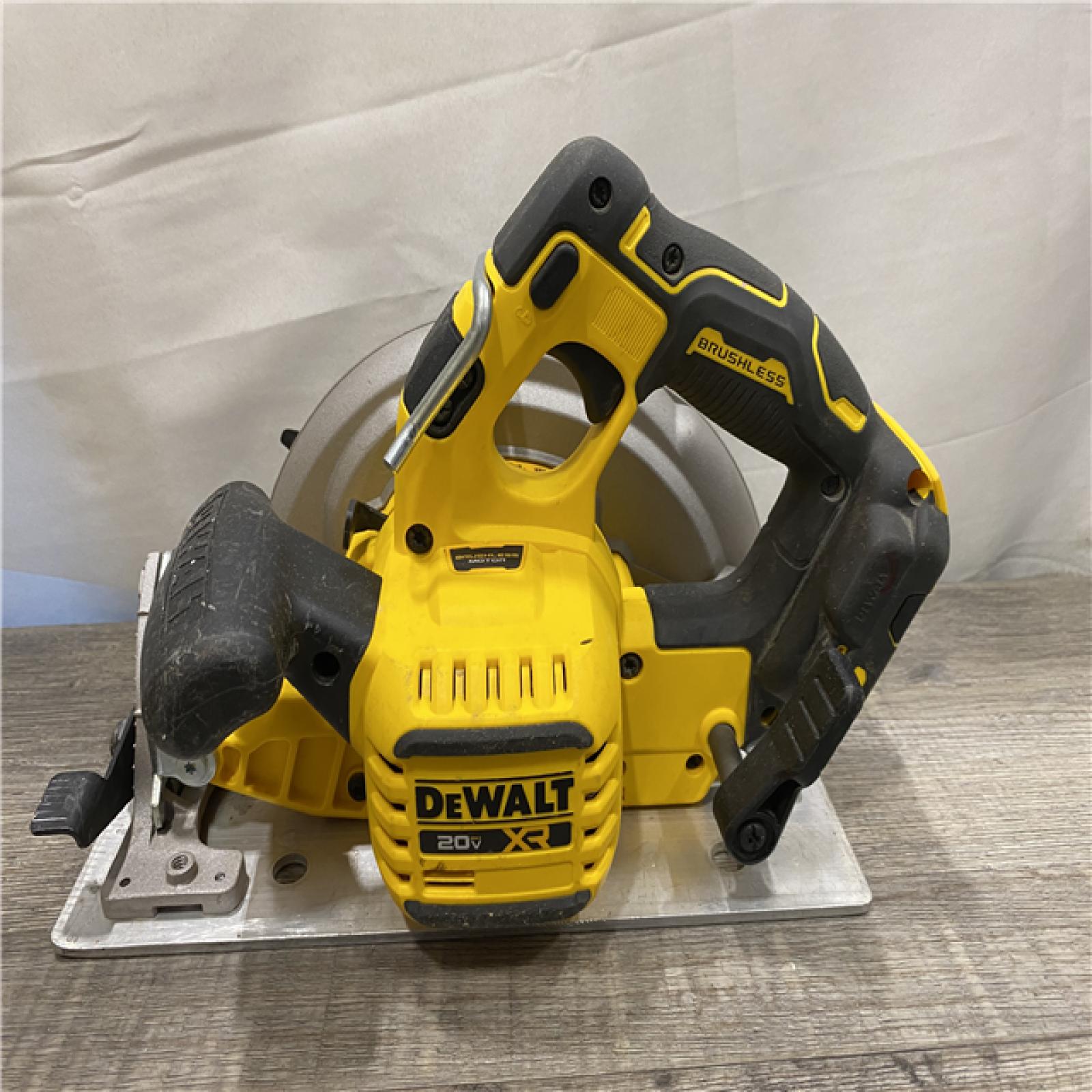 AS-IS DEWALT 20-Volt MAX 7-1/4 in. Cordless Circular Saw (Tool Only)