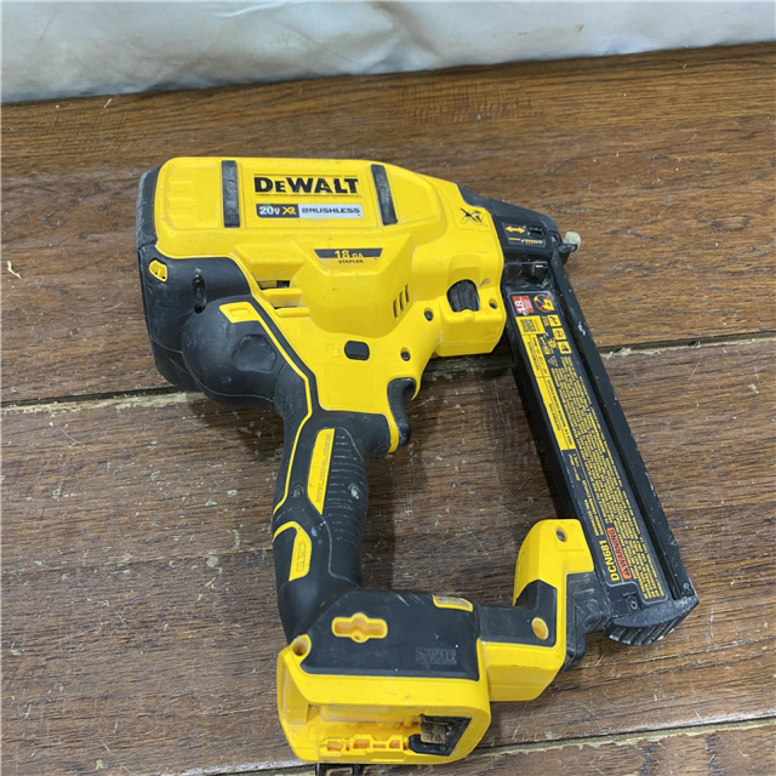 AS-IS DEWALT 20V-MAX XR 18GA BRAD NAILER KIT