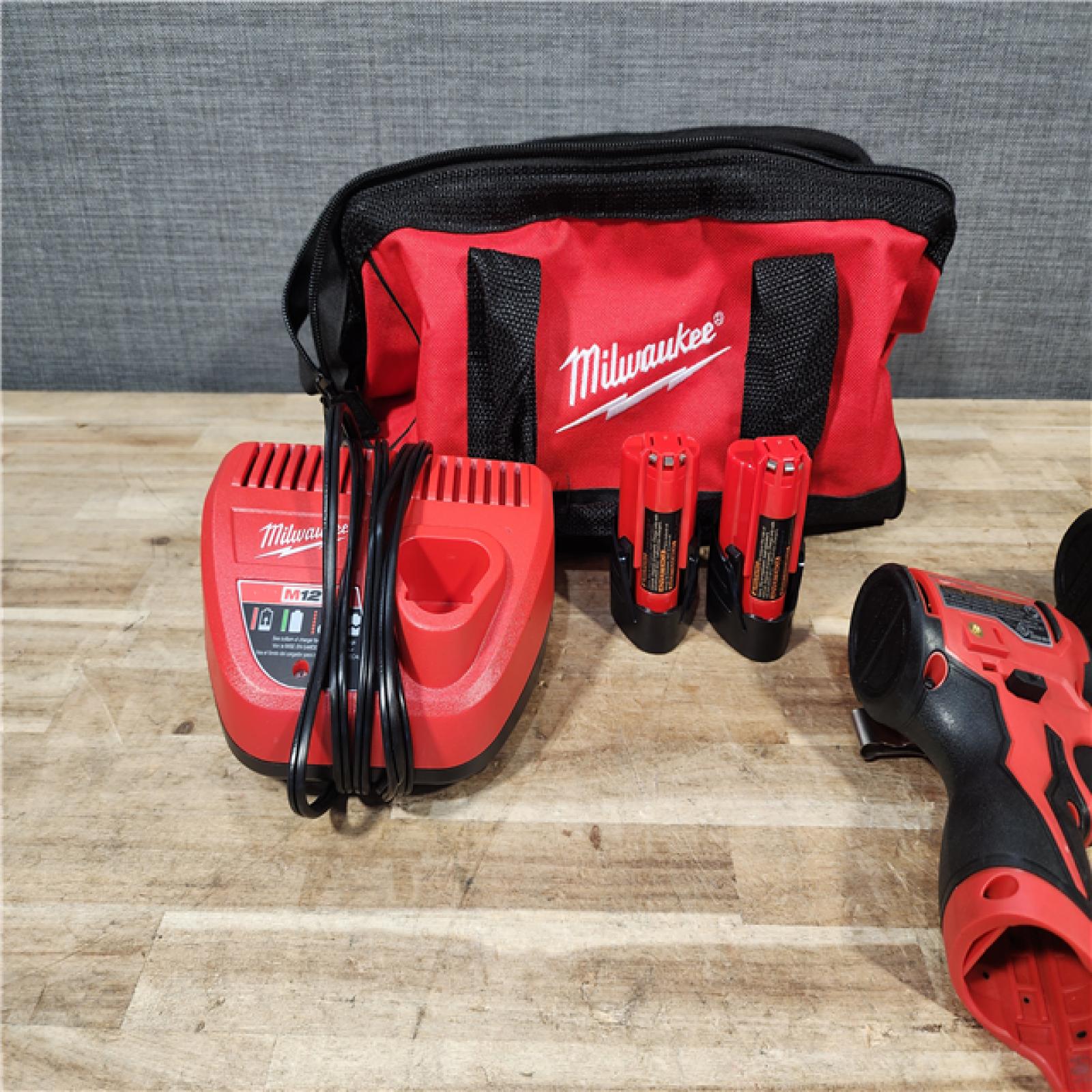HOUSTON LOCATION - AS - IS Milwaukee 2 Tool Combo Kit W/ (2) Battery & Charger