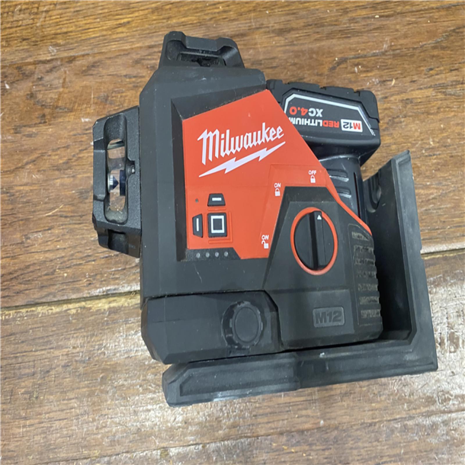 AS-IS Milwaukee-3632-21 M12 Green Beam Laser 360Â° 3-Plane Kit