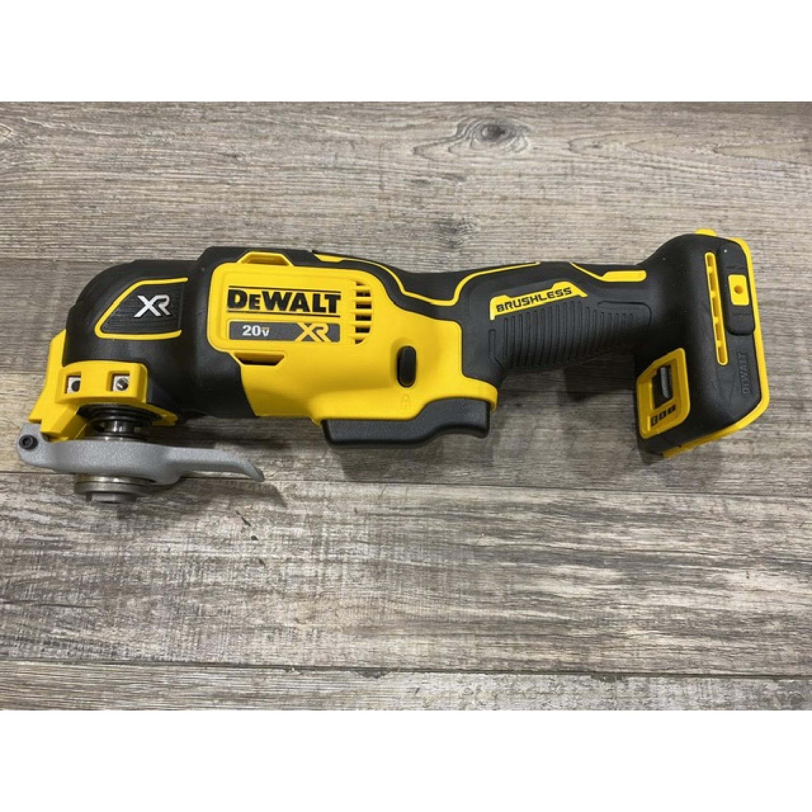 AS-IS DEWALT 20V MAX XR Cordless Brushless 3-Speed Oscillating Multi Tool Kit