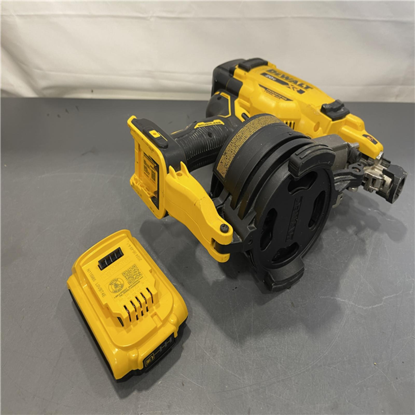 AS-IS - DEWALT 20V MAX Lithium-Ion 15-Degree Electric Cordless Roofing Nailer Kit