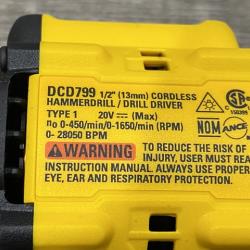 LIKE NEW - DEWALT ATOMIC 20V Cordless 1/2 in. Compact Hammer Drill Kit