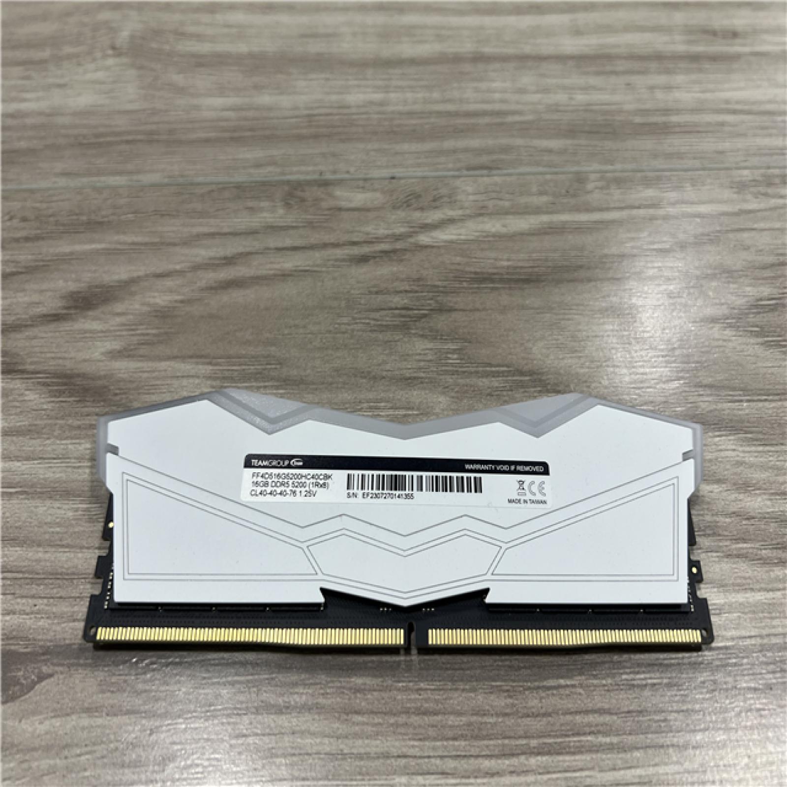 AS-IS Team T-Force Delta RGB White 8GB 5200MHz CL40 DDR5