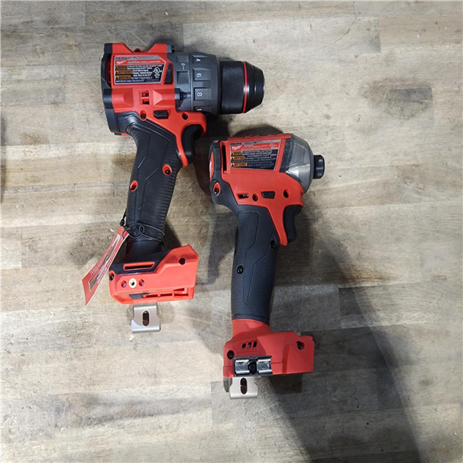 HOUSTON LOCATION - AS-IS MILWAUKEE 2 TOOL COMBO KIT W/ (2) BATTERY & CHARGER