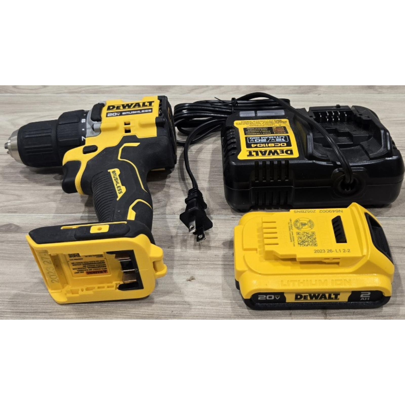 AS-IS DEWALT ATOMIC COMPACT SERIES 20V MAX* Cordless 1/2 Drill/Driver Kit