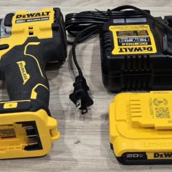 AS-IS DEWALT ATOMIC COMPACT SERIES 20V MAX* Cordless 1/2 Drill/Driver Kit