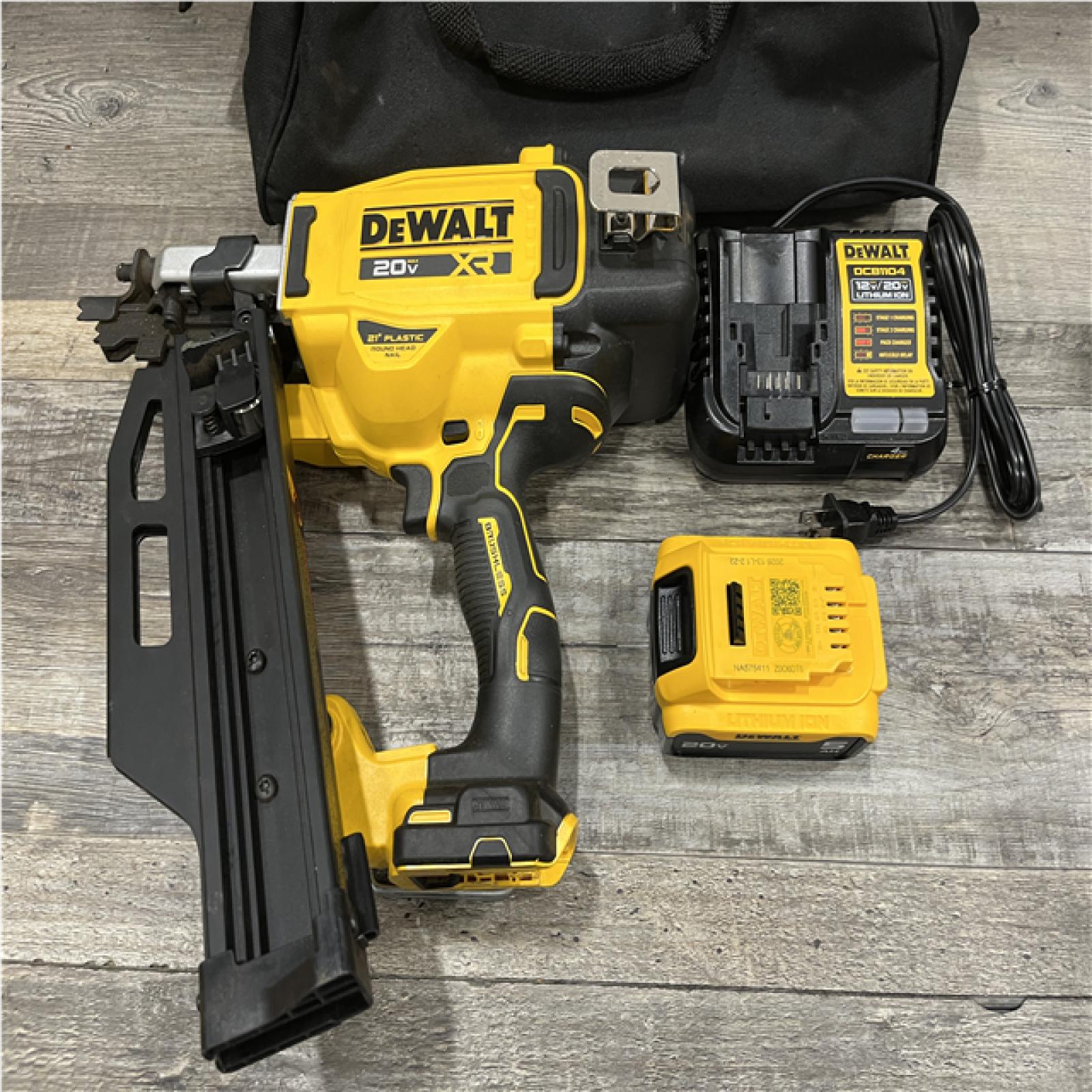 AS-IS DEWALT 20-Volt 21° Cordless Framing Nailer Kit