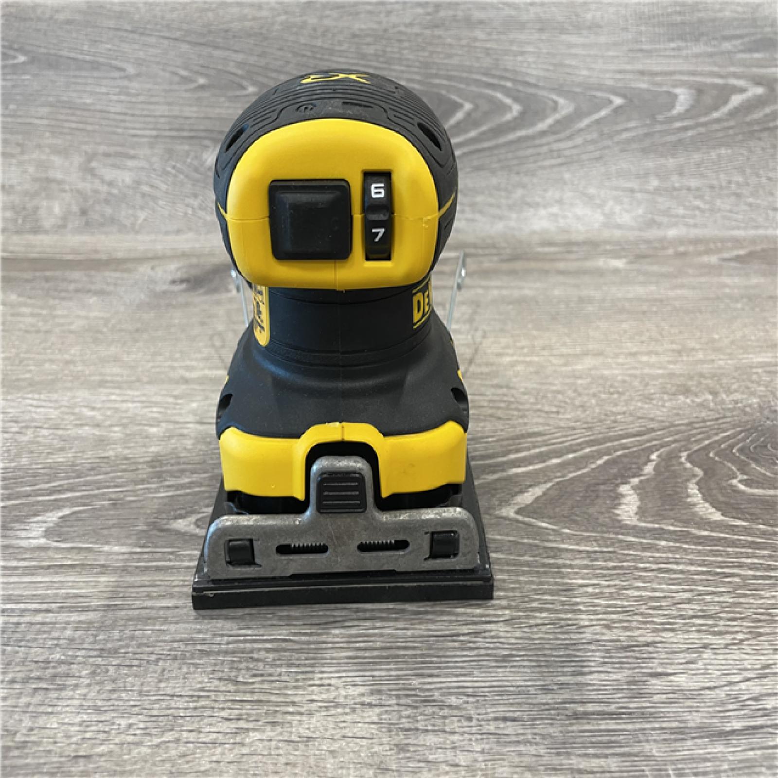 AS-IS DEWALT 20V MAX XR Cordless Brushless 1/4 Sheet Variable Speed Sander (Tool Only)
