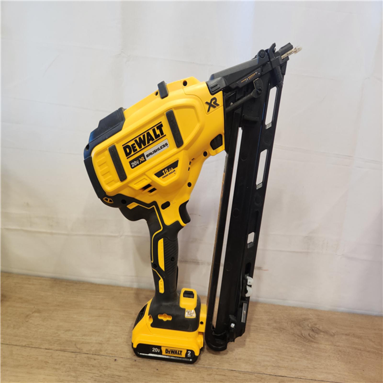 AS-IS- DEWALT 20V MAX XR 15 Ga. Cordless 34 Deg Nailer 20 V