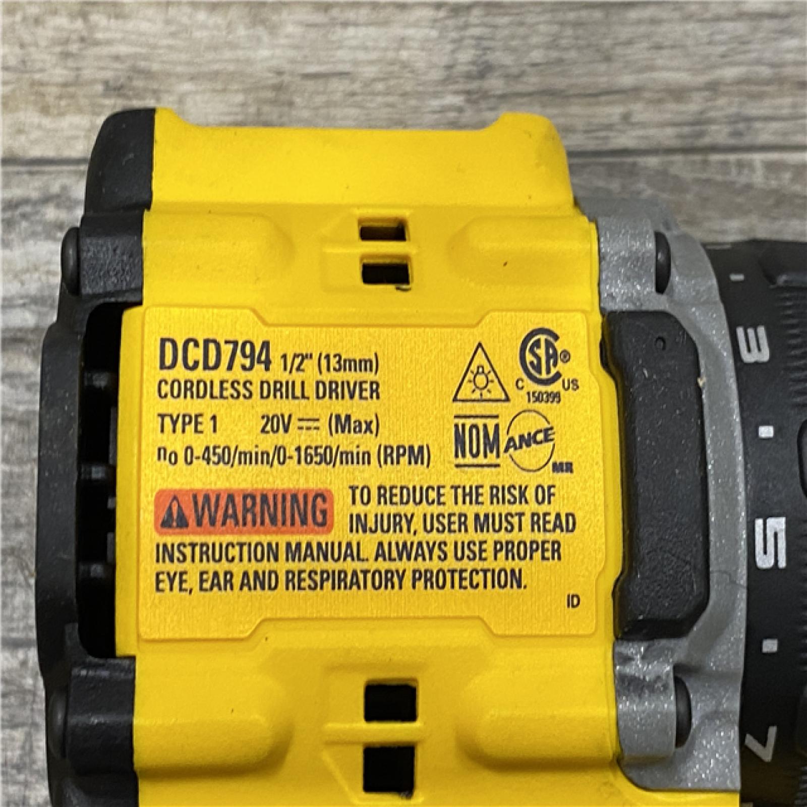 AS-IS DEWALT Atomic 20V Max Lithium-Ion Brushless Cordless Compact 1/4 in. Impact Driver Kit