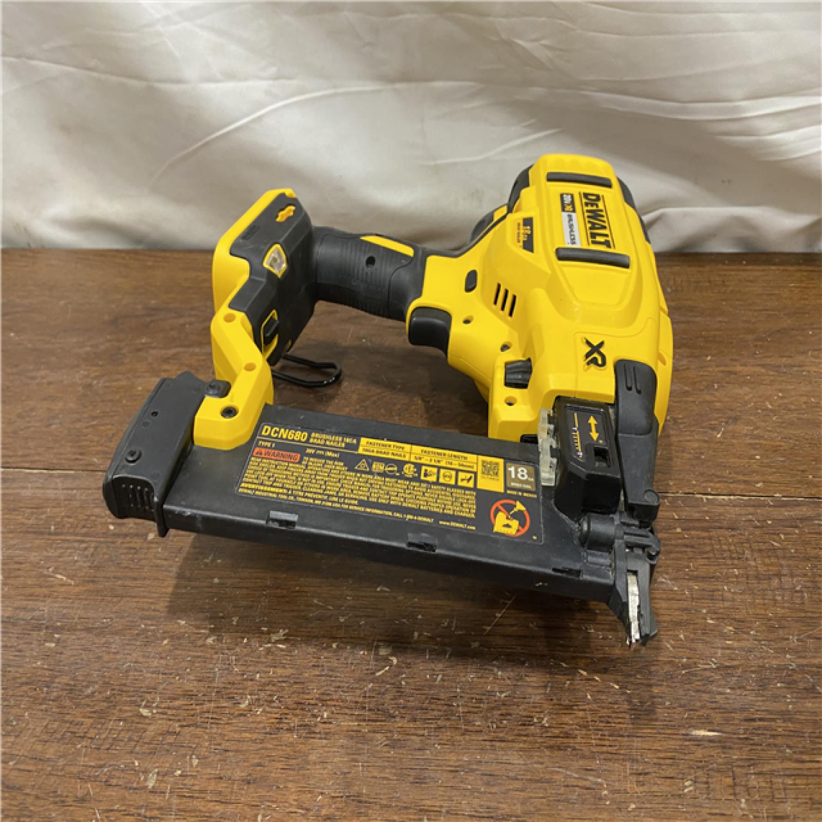 AS-IS DEWALT 20V MAX XR 18 Gauge Brad Nailer Kit