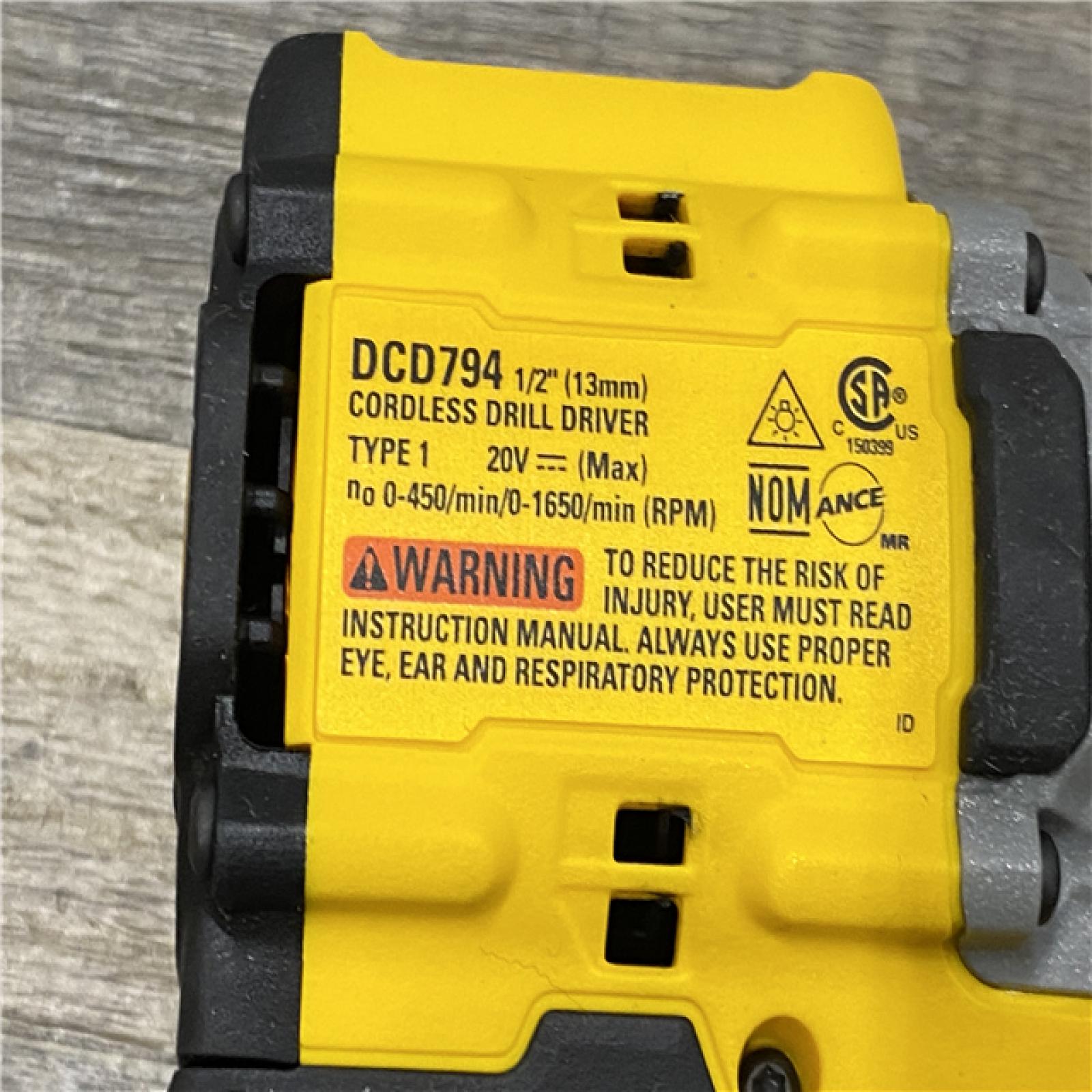 AS-IS DEWALT ATOMIC 20-Volt MAX Lithium-Ion Cordless Combo Kit