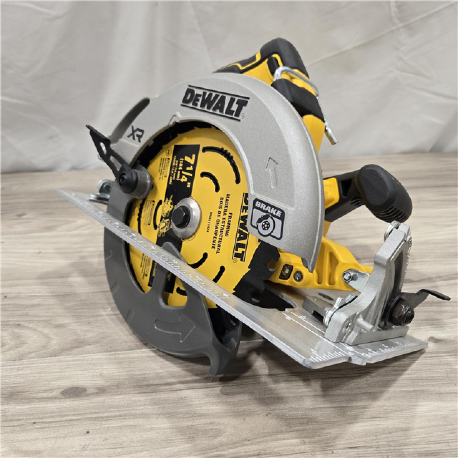 AS-IS DEWALT 20V MAX 7-1/4 in. Cordless Circular Saw (Tool Only)