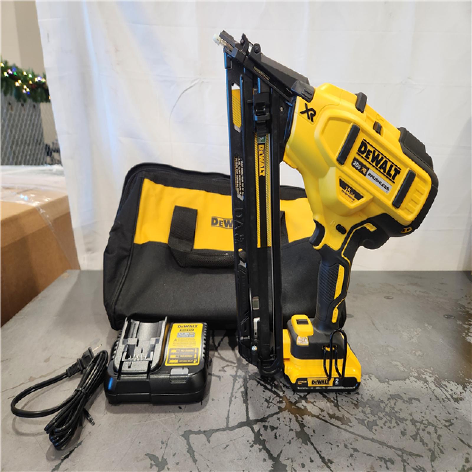 AS-IS- DEWALT 20V MAX XR 15 Ga. Cordless 34 Deg Nailer 20 V