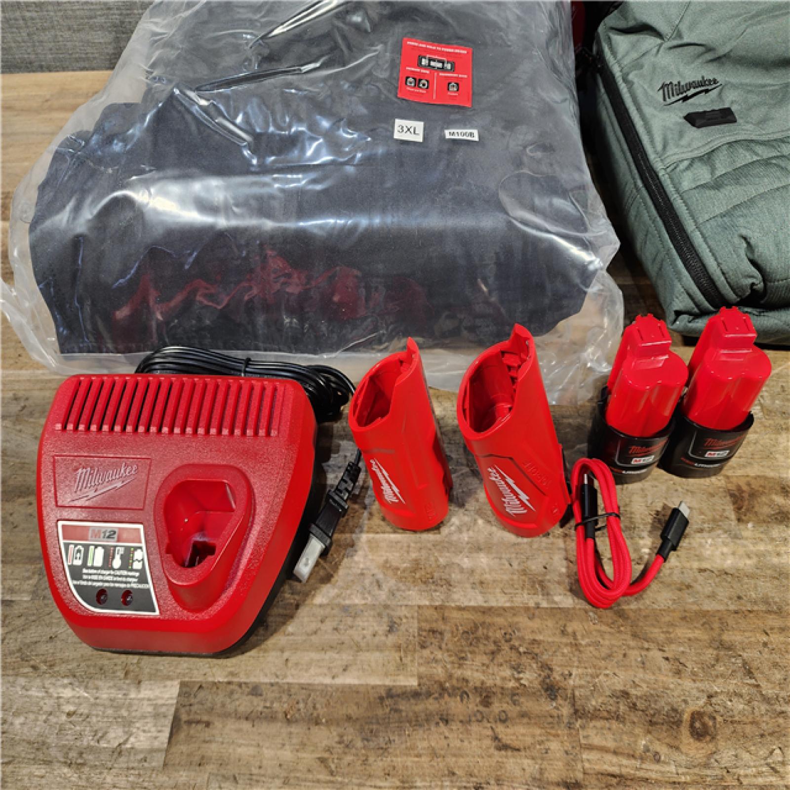 HOUSTON LOCATION - AS-IS MILWAUKEE 2 HEATED CLOTHING COMBO KIT