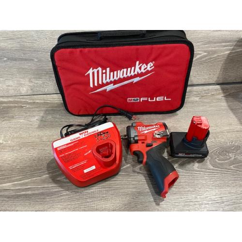 AS-SI Milwaukee FUEL 12V Li-Ion Brushless Cordless Stubby 3/8 in. Impact Wrench Kit