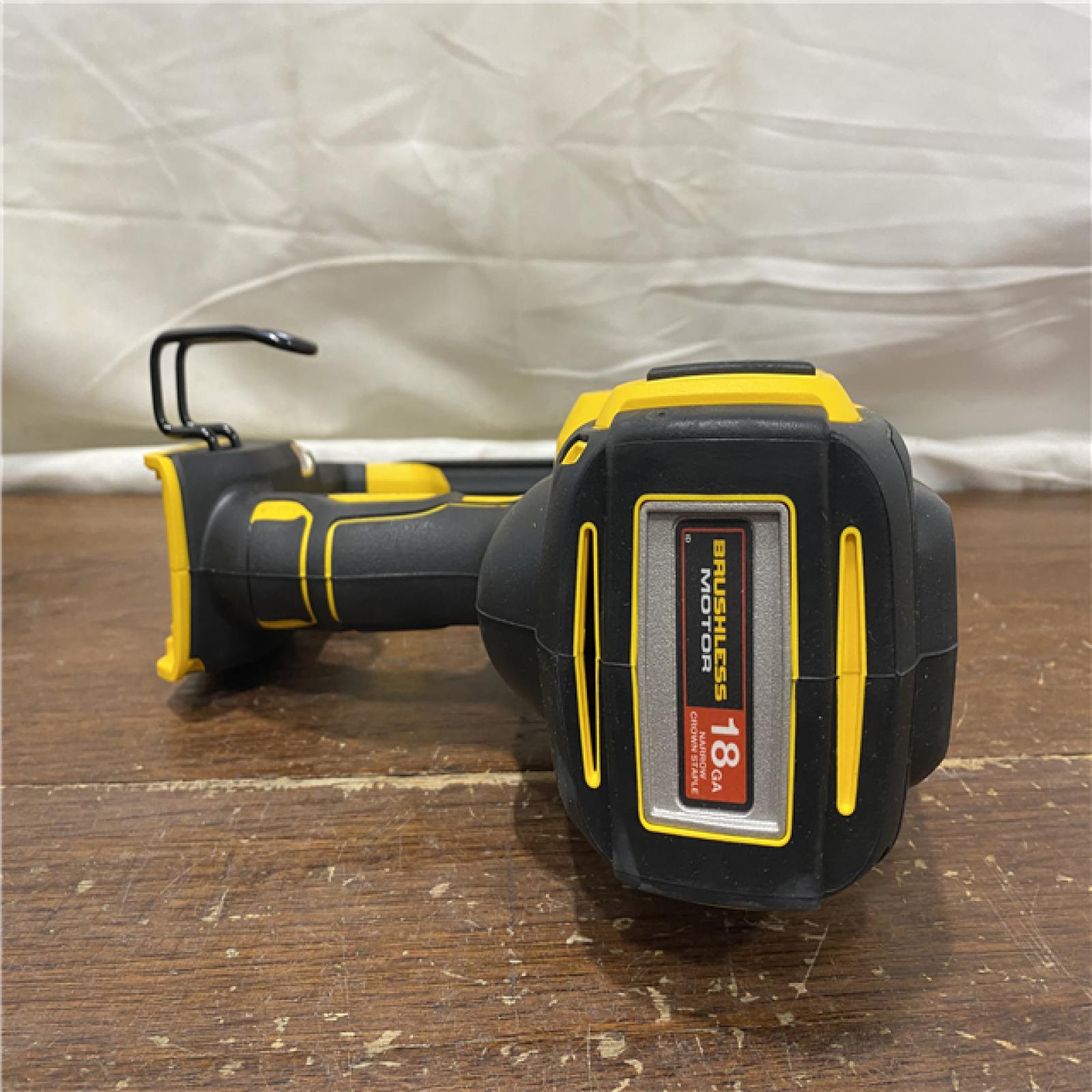 AS-IS DEWALT 20V-MAX XR 18GA BRAD NAILER KIT