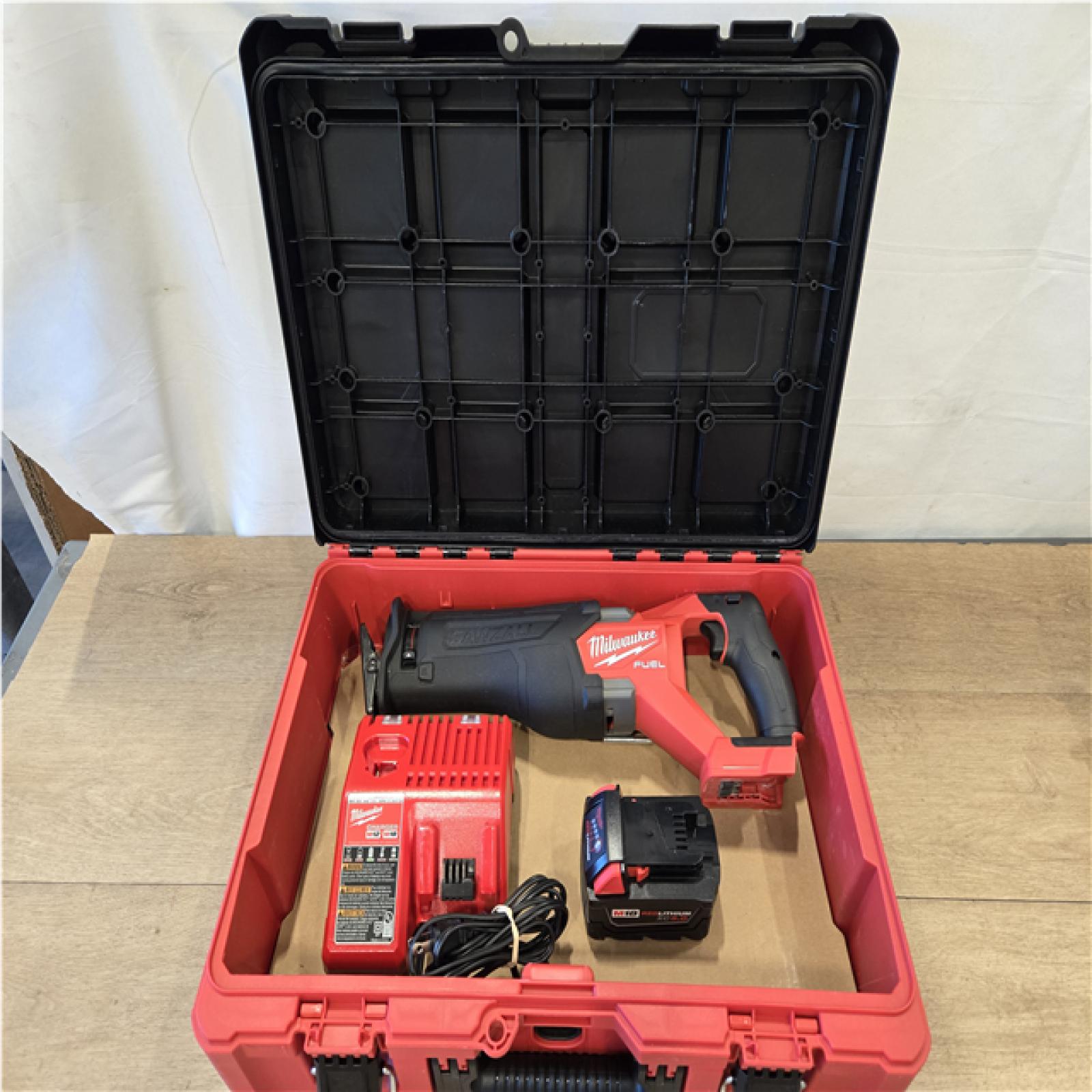 AS-IS Milwaukee M18 FUEL18V Lithium-Ion Brushless Cordless SAWZALL Reciprocating Saw KIT