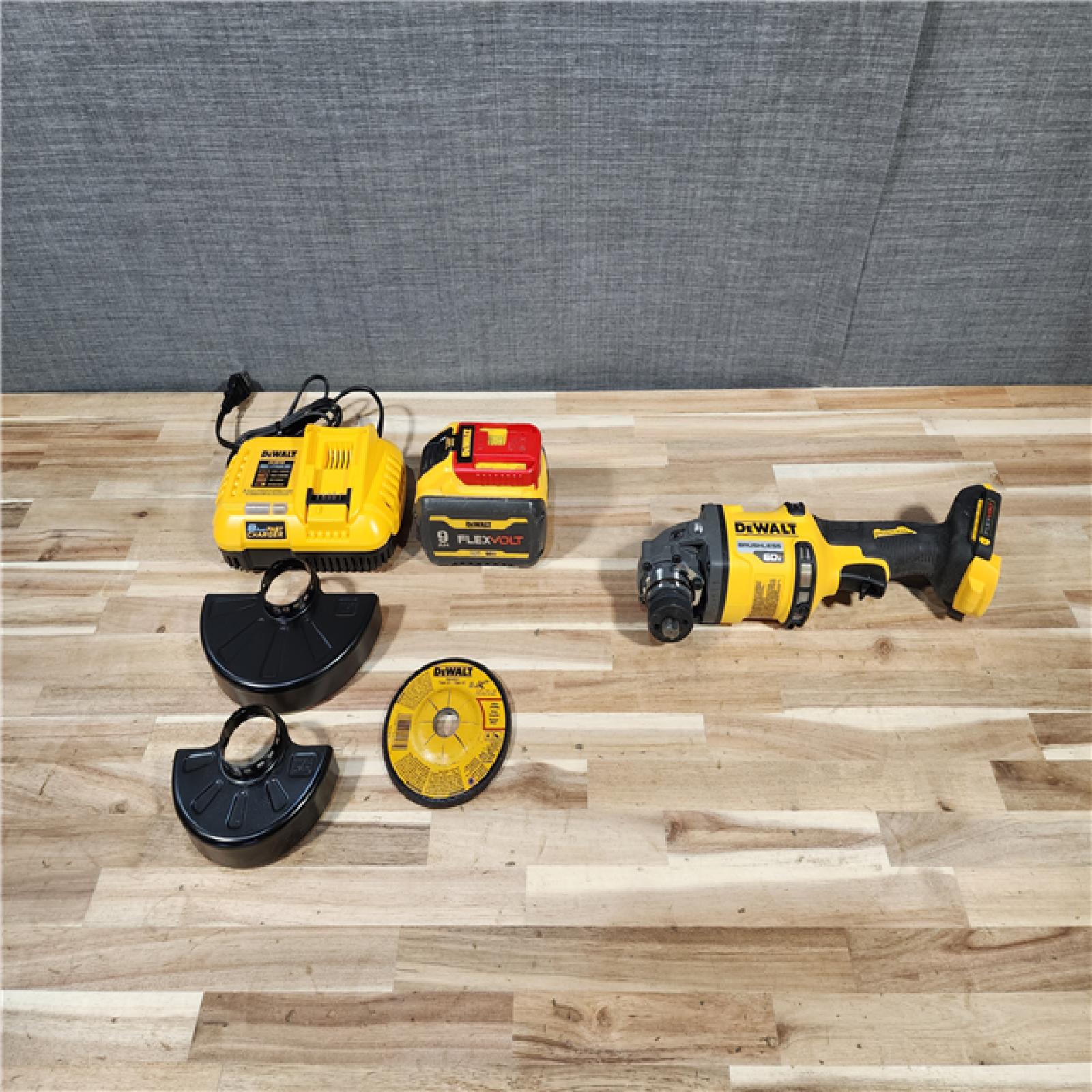 HOUSTON LOCATION - AS-IS DeWalt FLEXVOLT 60V Cordless 4-1/2 to 6 in. Grinder Kit (Battery & Charger)