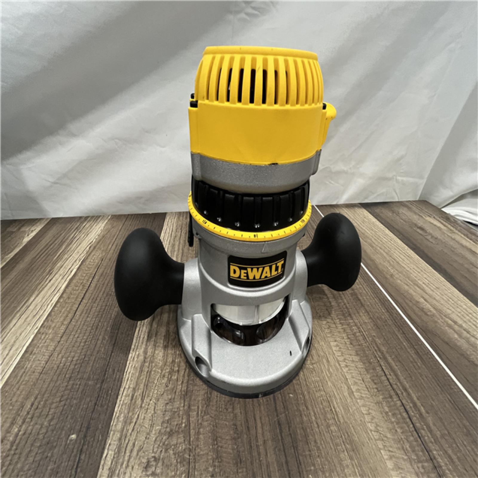 AS-IS DEWALT 1-3/4 HP Fixed Base / Plunge Router Combo Kit