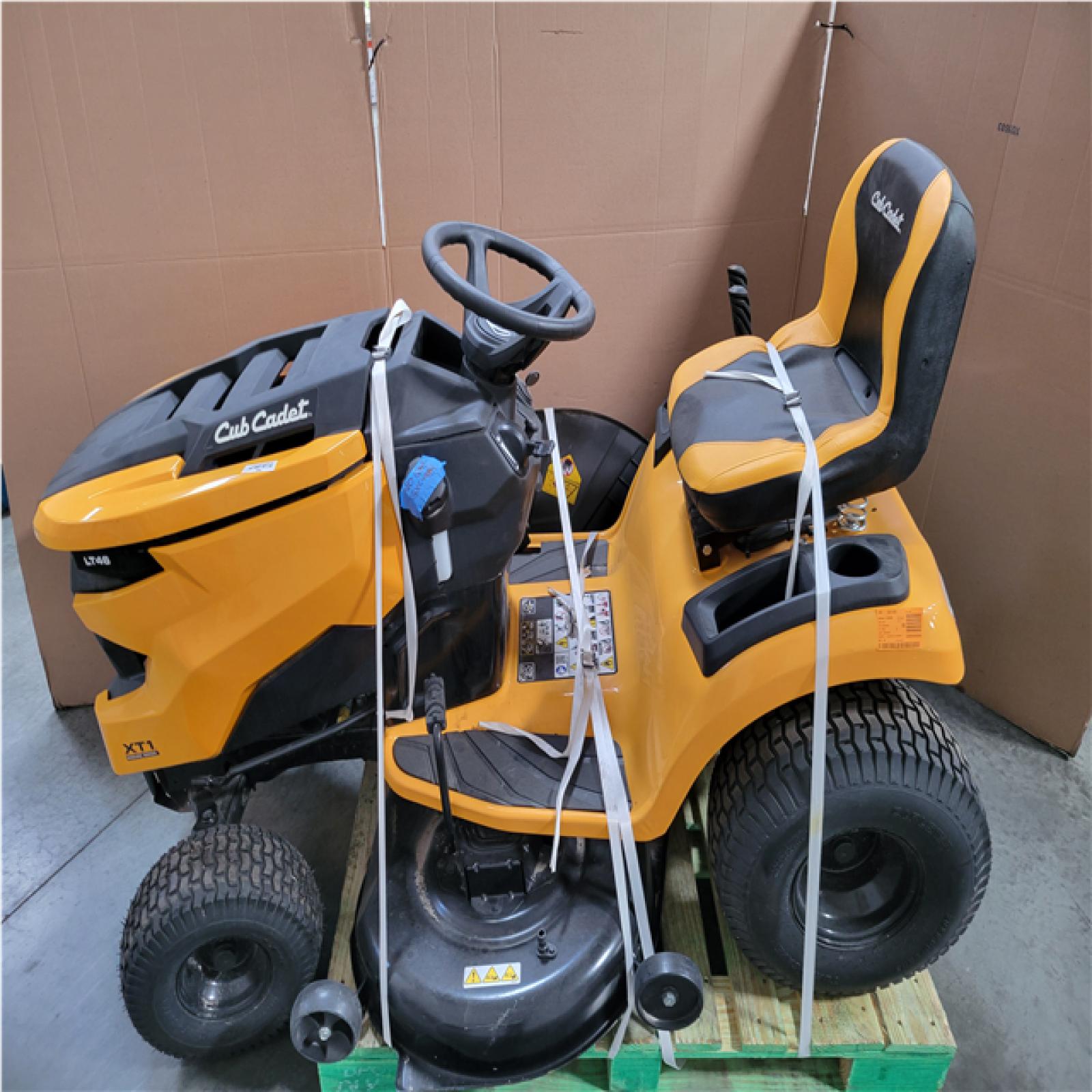 CALIFORNIA AS-IS CUB CADET LT46 XT1 ENDURO SERIES RIDING MOWER