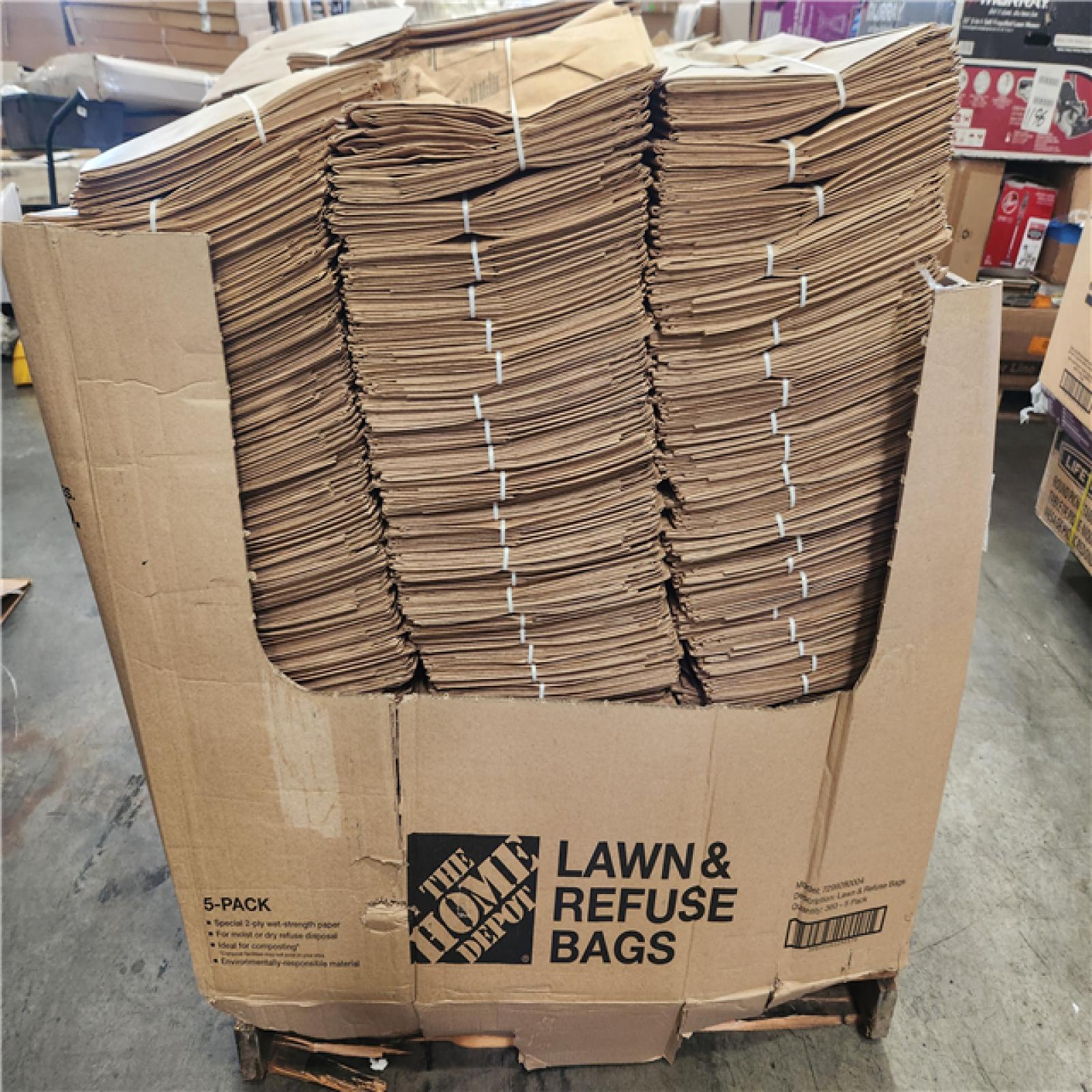 Phoenix NEW The Home Depot 30 Gal. Paper Lawn and Leaf Bags Pallet