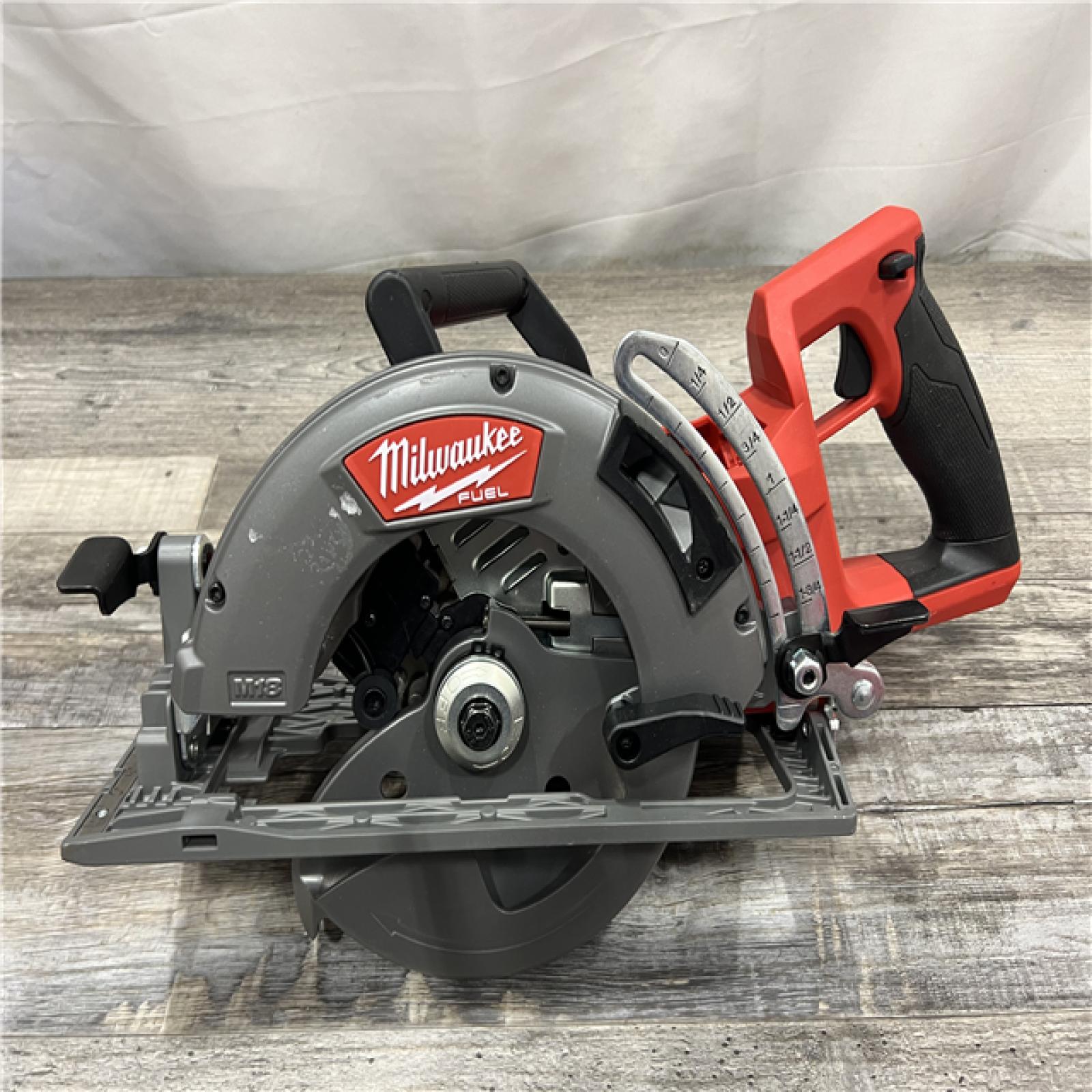 ASIS Milwaukee 283020 Rear Handle Circular Saw M18 FUEL 71/4