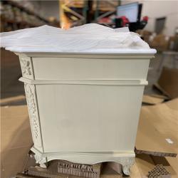 Dallas Location- Vanity