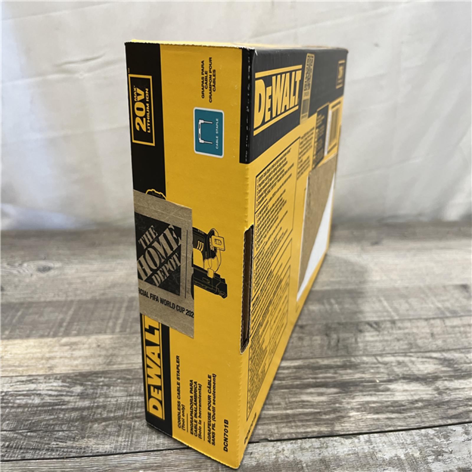 NEW - DEWALT 20V MAX Lithium-Ion Cordless Cable Stapler (Tool Only)