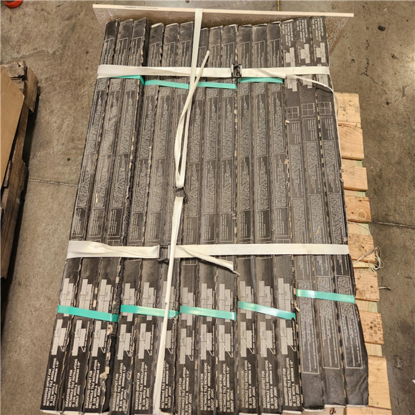 Phoenix Location MSI Carrara Noire 16 in. x 32 in. Polished Porcelain Marble Look Floor and Wall Tile (203 sq. ft. 15 Case)