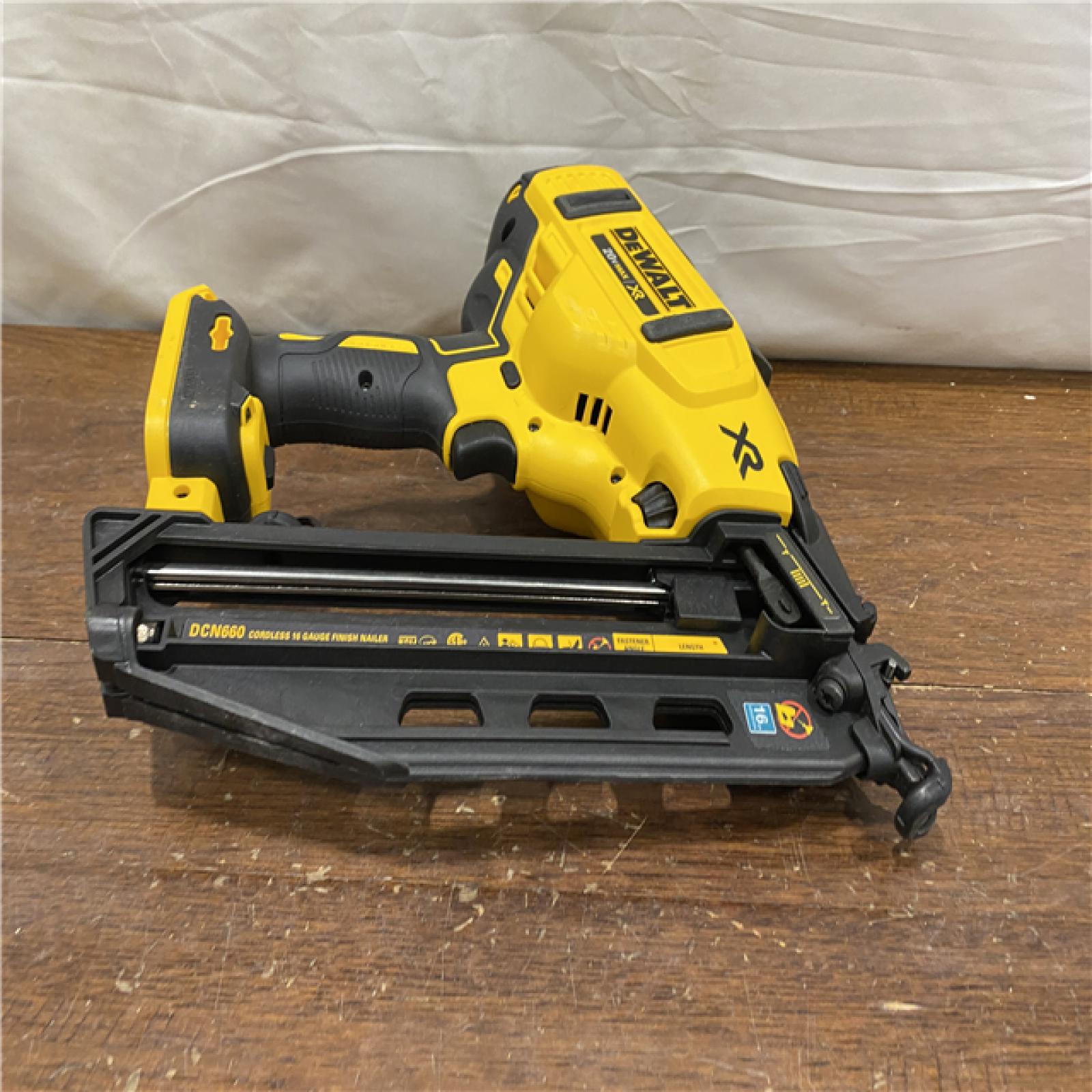 AS-IS DEWALT 20-Volt 21° Cordless Framing Nailer (Tool-Only)