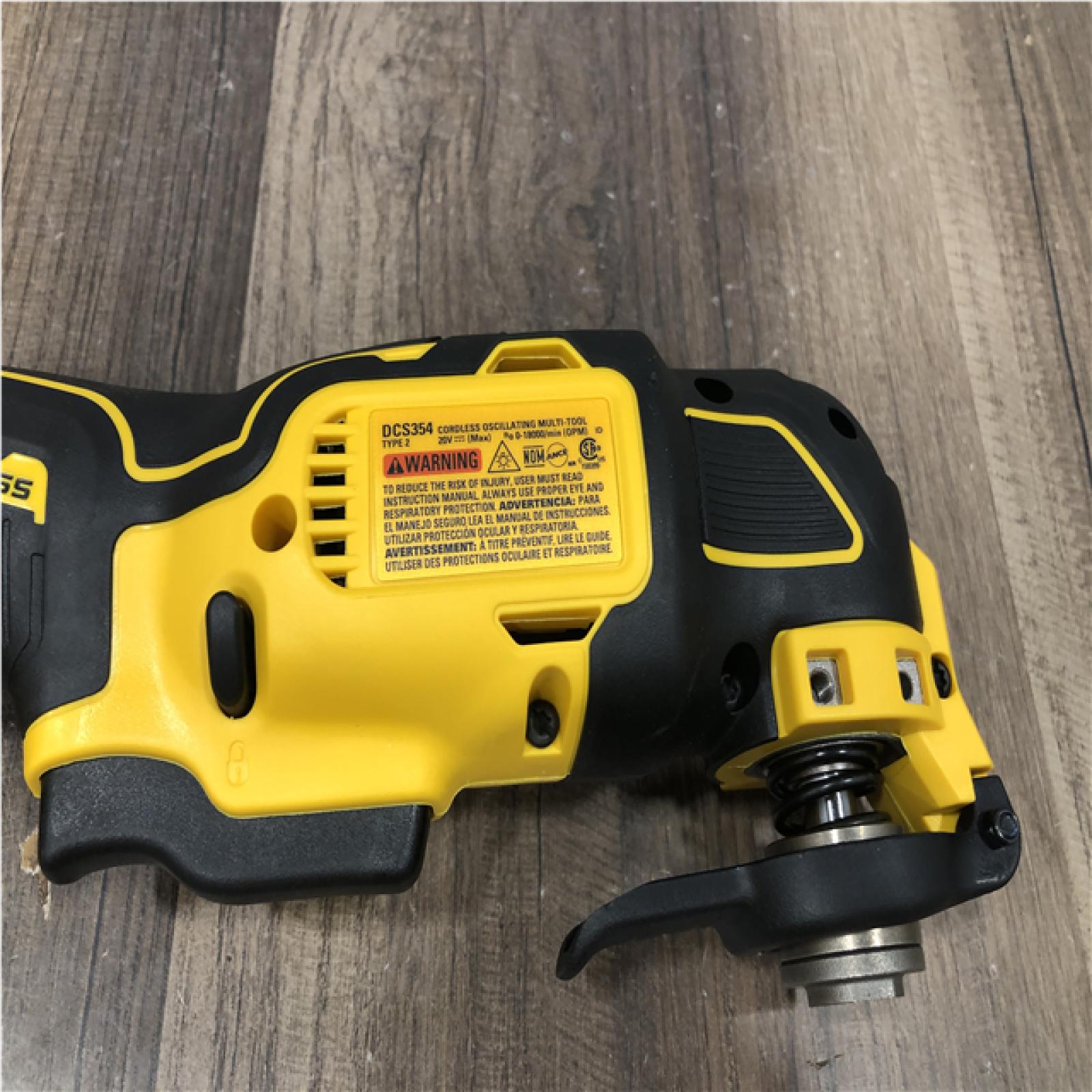 AS-IS DEWALT ATOMIC 20V MAX Lithium-Ion Cordless Brushless Oscillating Tool Kit