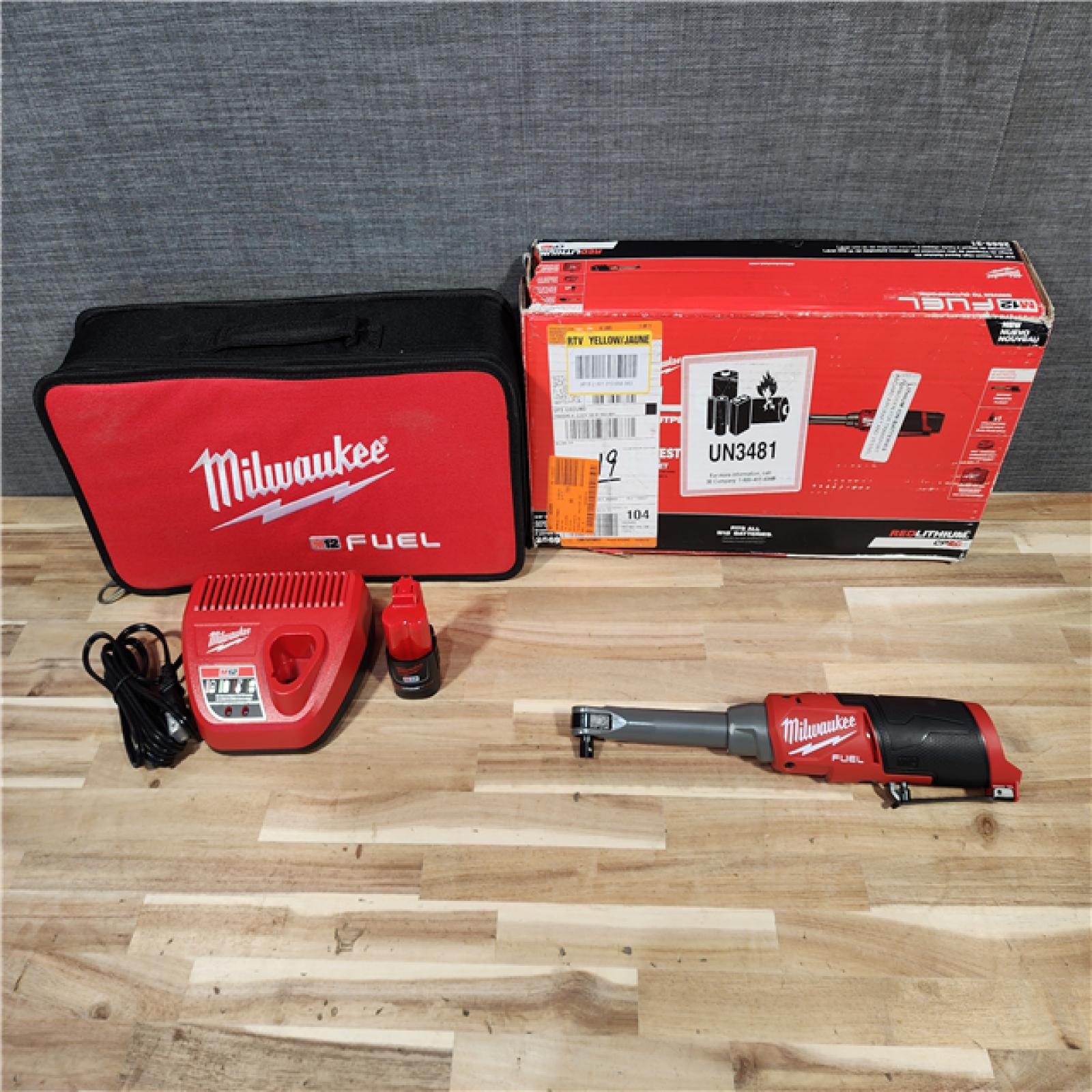 HOUSTON LOCATION - AS-IS (APPEARS LIKE NEW) M12 FUEL 12V Lithium-Ion Brushless Cordless 3/8 in. Extended Reach High Speed Ratchet Kit