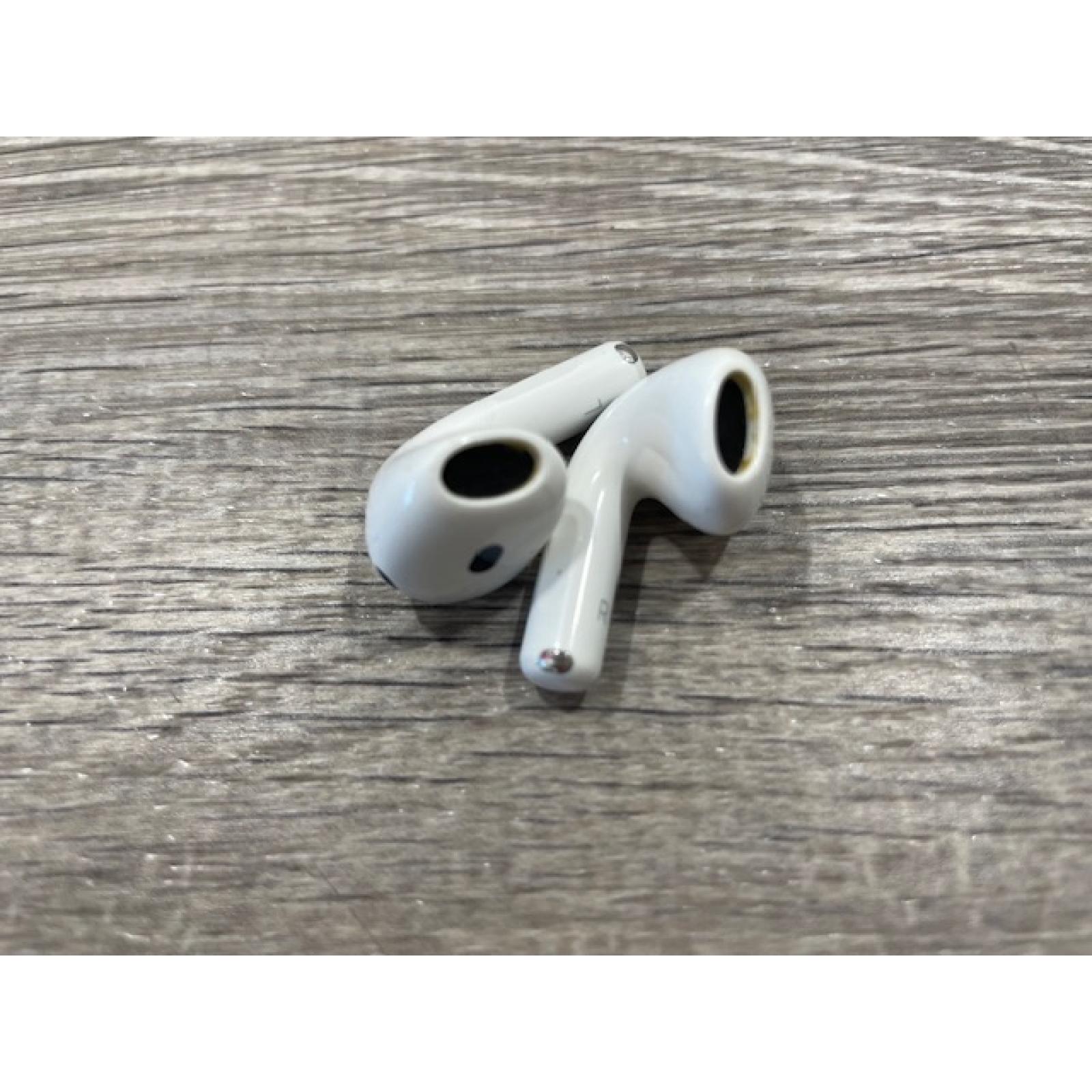 AS-IS Apple Airpods 4 Wireless Charging Case
