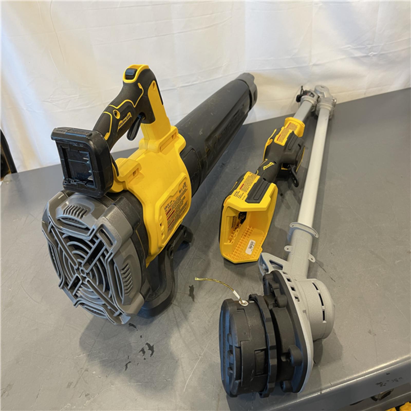 AS-IS - DEWALT 20V MAX Cordless Battery Powered String Trimmer & Blower Combo Kit