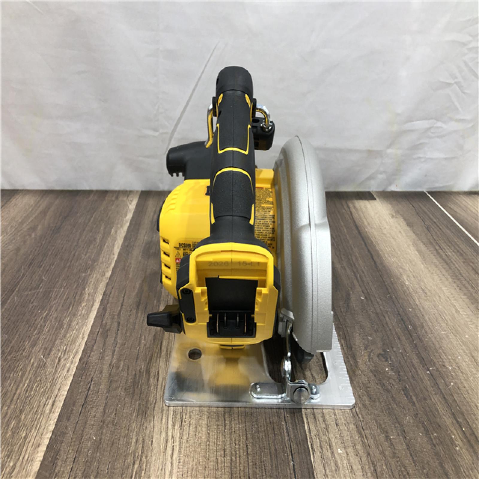 AS-IS DEWALT 20-Volt MAX 7-1/4 in. Cordless Circular Saw (Tool Only)