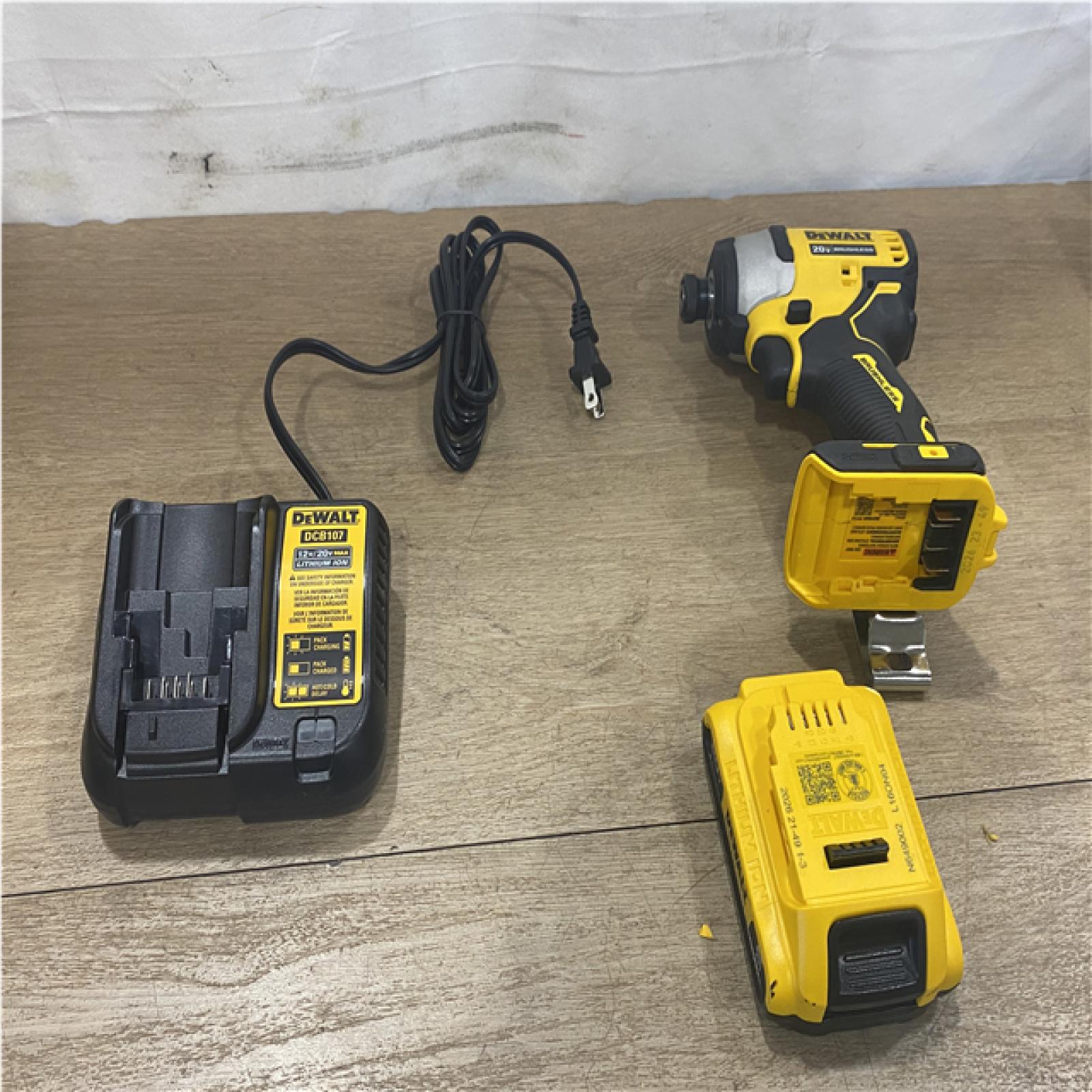 AS-IS DEWALT Atomic 20V Max Lithium-Ion Brushless Cordless Compact 1/4 in. Impact Driver Kit