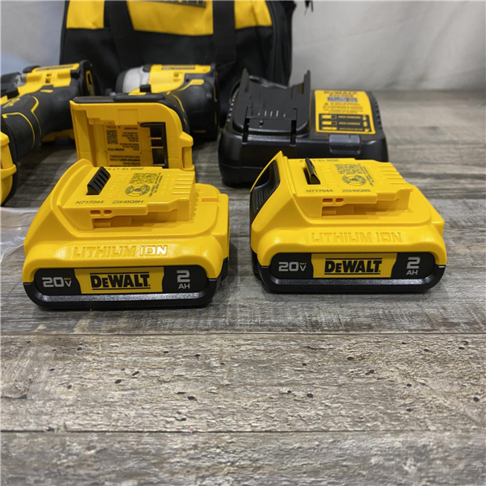 AS-IS DEWALT ATOMIC 20-Volt MAX Lithium-Ion Cordless Combo Kit