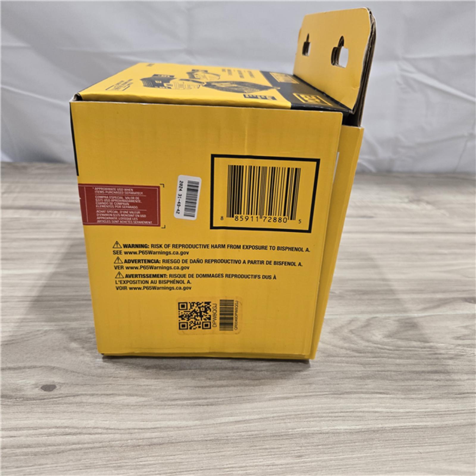 NEW! - DEWALT 20V MAX Lithium-Ion 6.0Ah and 4.0Ah Battery and Charger Starter Kit