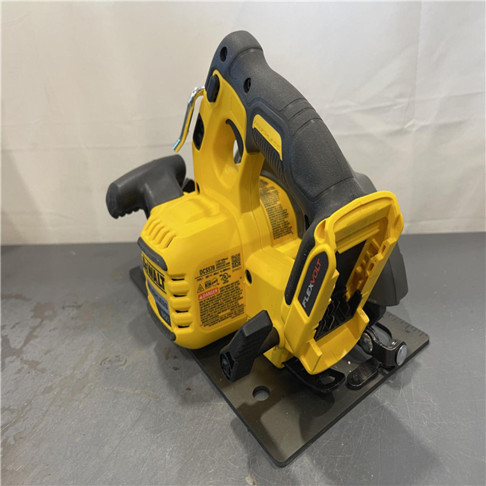 AS-IS - DeWALT FLEXVOLT 60V MAX Cordless Brushless 7-1/4 in. Circular Saw with Brake