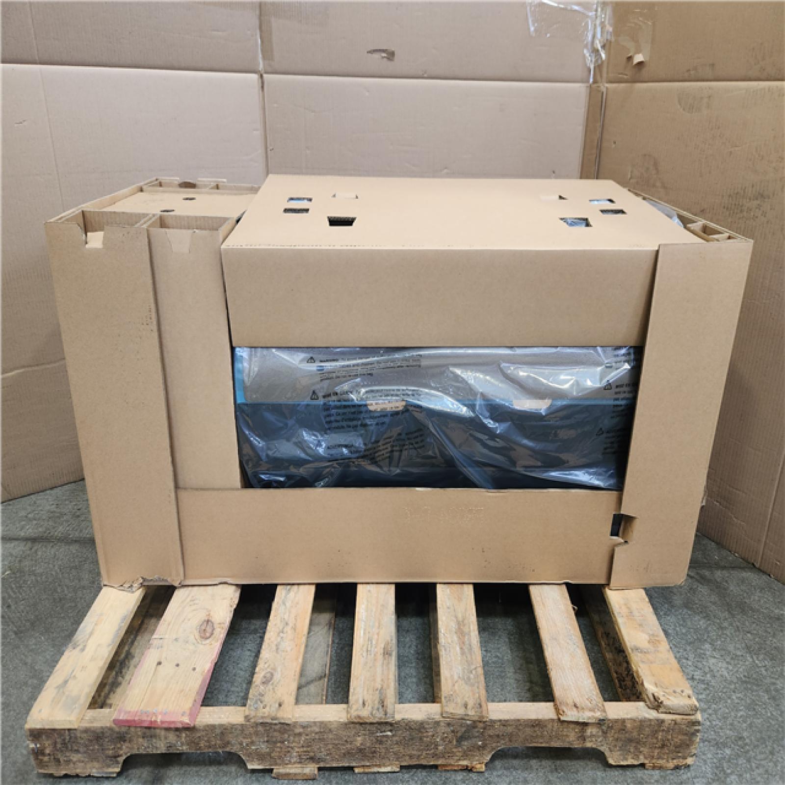 Phoenix NEW Traeger Pro Series 34-Pellet Grill and Smoker in Bronze (SEALED)