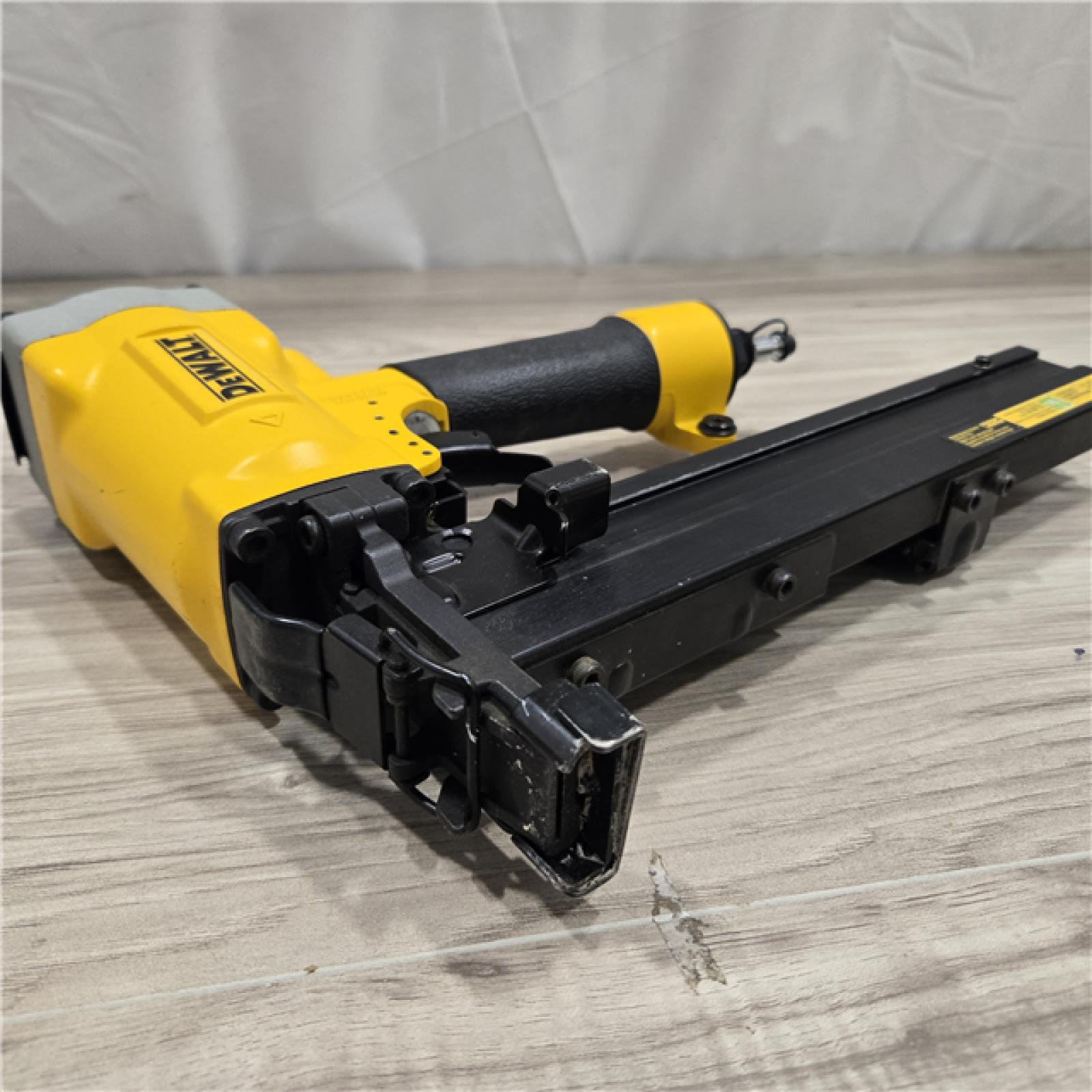 AS-IS DeWalt DW451S2 16 Gauge 1 Crown 2 Lathing Stapler