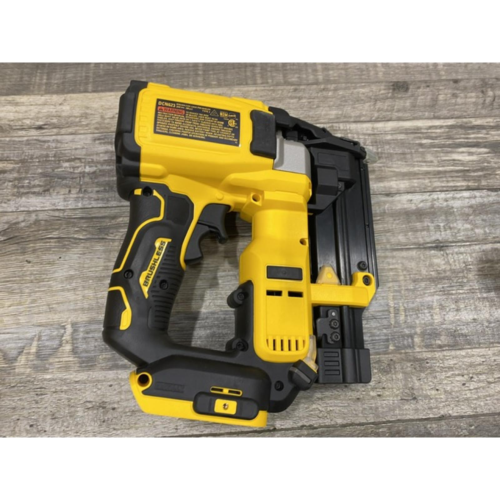 AS-IS DEWALT ATOMIC 20V MAX Lithium Ion Cordless 23 Gauge Pin Nailer Kit